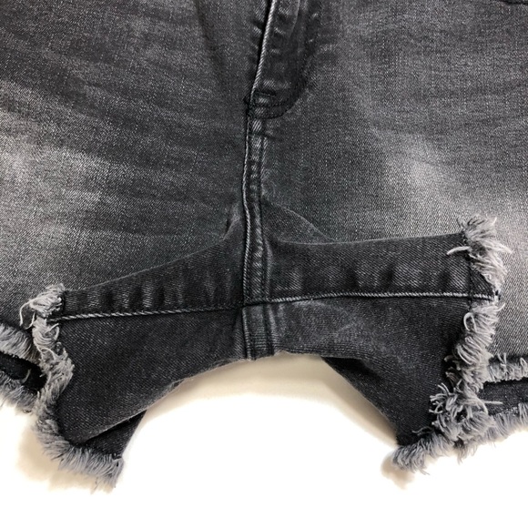 Calvin Klein Cotton Blend Distressed Fringe Mid Rise Gray Wash Jean Shorts W29 - Picture 7 of 13